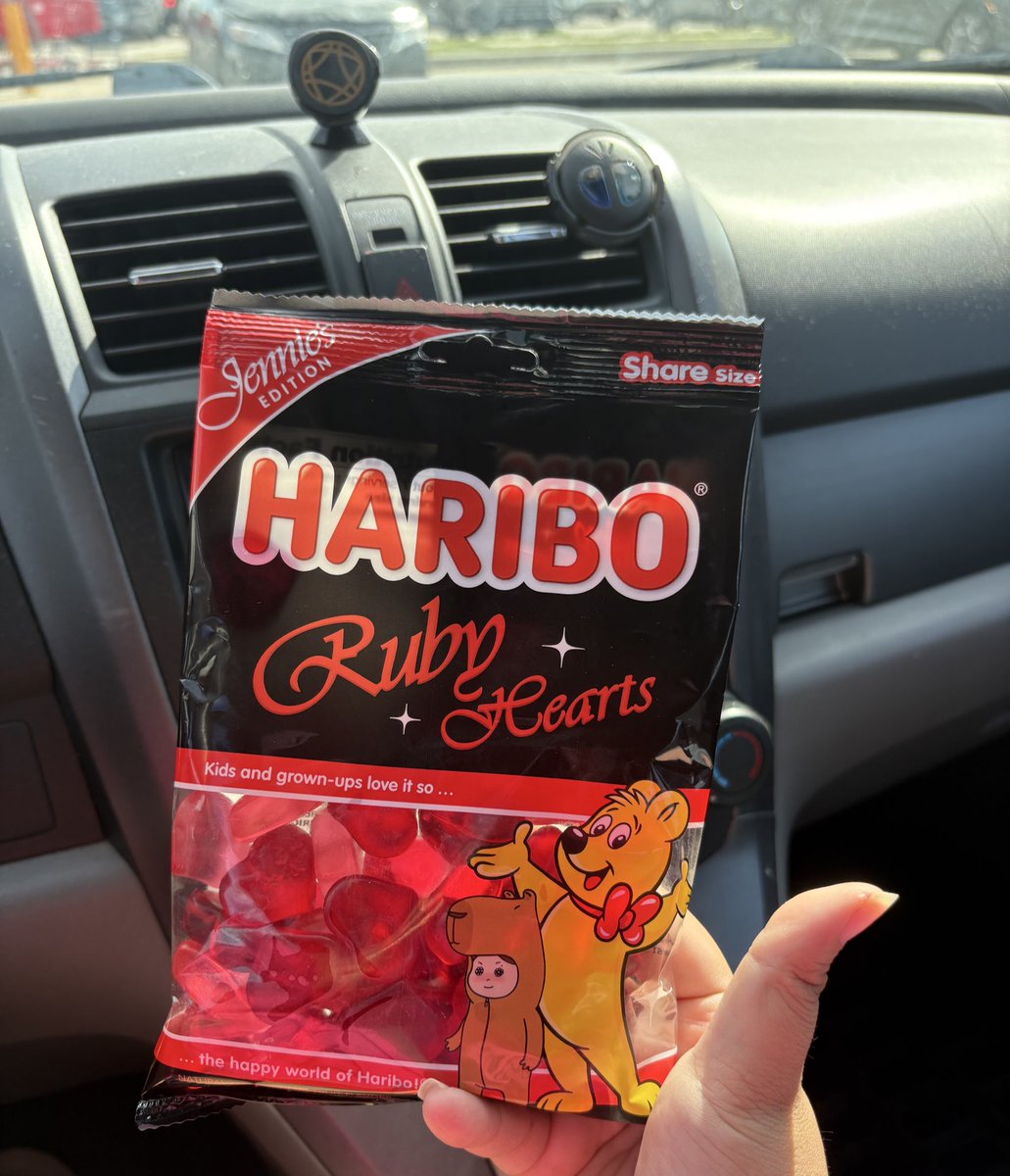 myselvjen's tweet image. Just got my Ruby Hearts Haribo, a Haribo’s special collaboration with Jennie off Target. So exciteddddd. ❤️🖤

#JENNIE #JENNIEXHARIBO #RUBY #RUBYHEARTS #HARIBO #HARIBOUSA