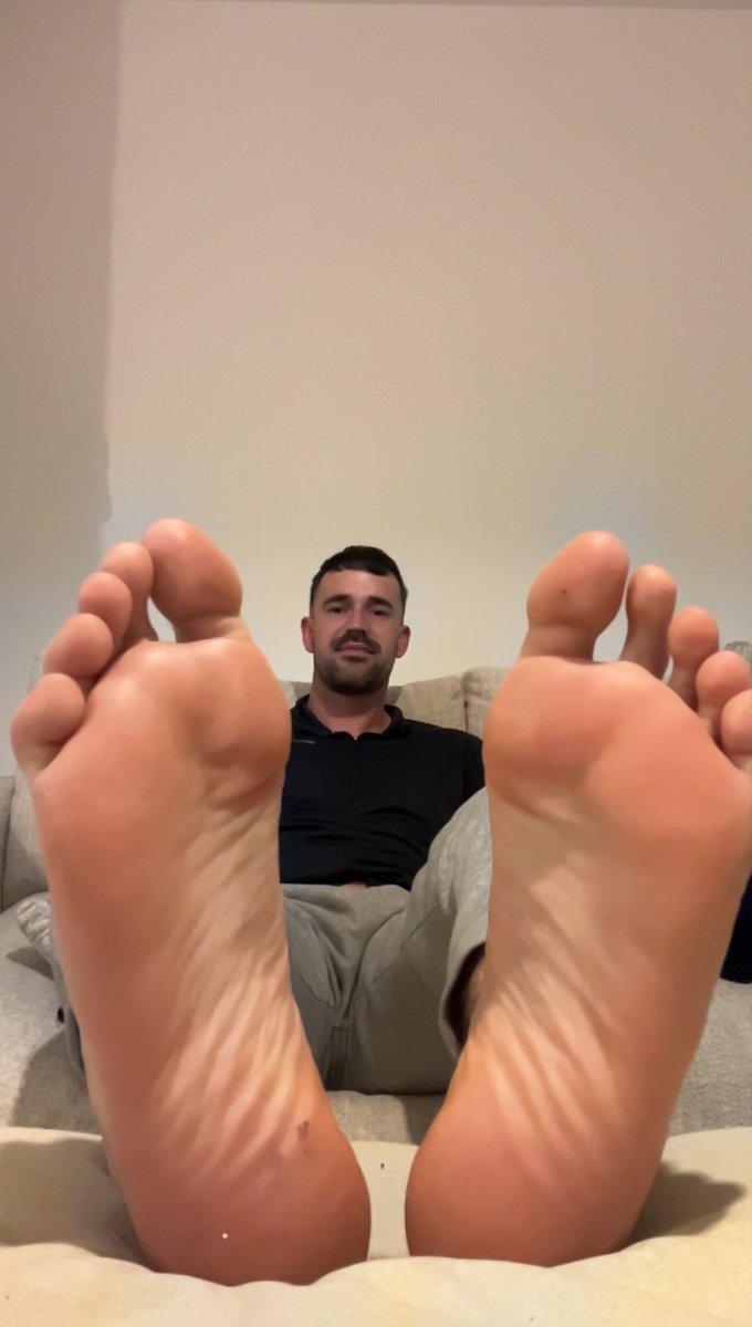 FINDOM RT GAME ALERT🔥🔥🔥
💰 £2 to repost 
💰 £2 per comment (max 2 comments) 
💰 £2 per like 
Time limit 30 minutes