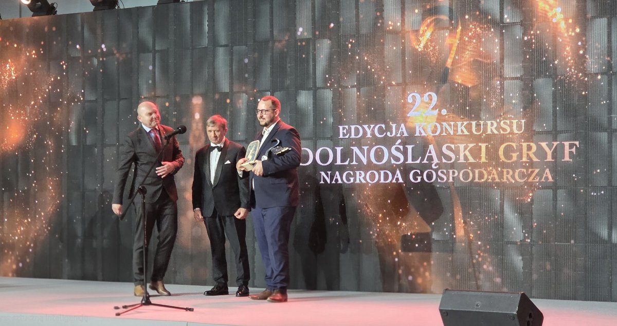 jj_kowalewski's tweet image. Scanway zdobył Dolnośląskiego Gryfa w kategorii Produkt Roku za teleskopy satelitarne SOP.

To wyróżnienie, które pokazuje, że technologie kosmiczne rozwijane na Dolnym Śląsku mają realną wartość - nie tylko na orbitach, ale także tutaj, w regionalnym ekosystemie innowacji. I to…