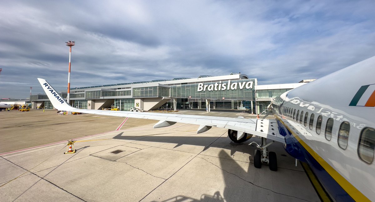 🤯 The prices of plane tickets to Bratislava have jumped to as much as six times the original cost before the play-off draw!

The price raise has also been noticed on flights from Shkup (Skopje) and Tirana.

📈 It seems that everyone is now aware of the massive away support!