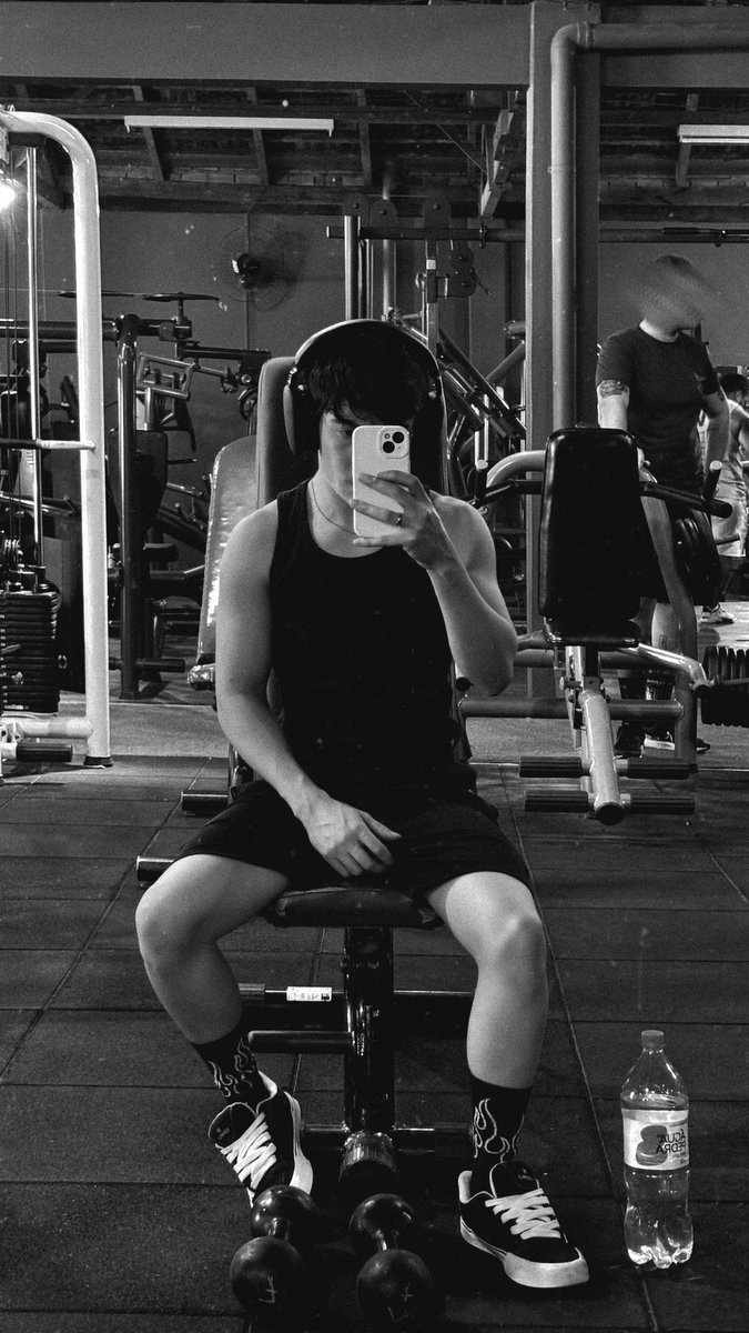 vitorinskyky's tweet photo. academia😩 https://t.co/OTuivz9zm0