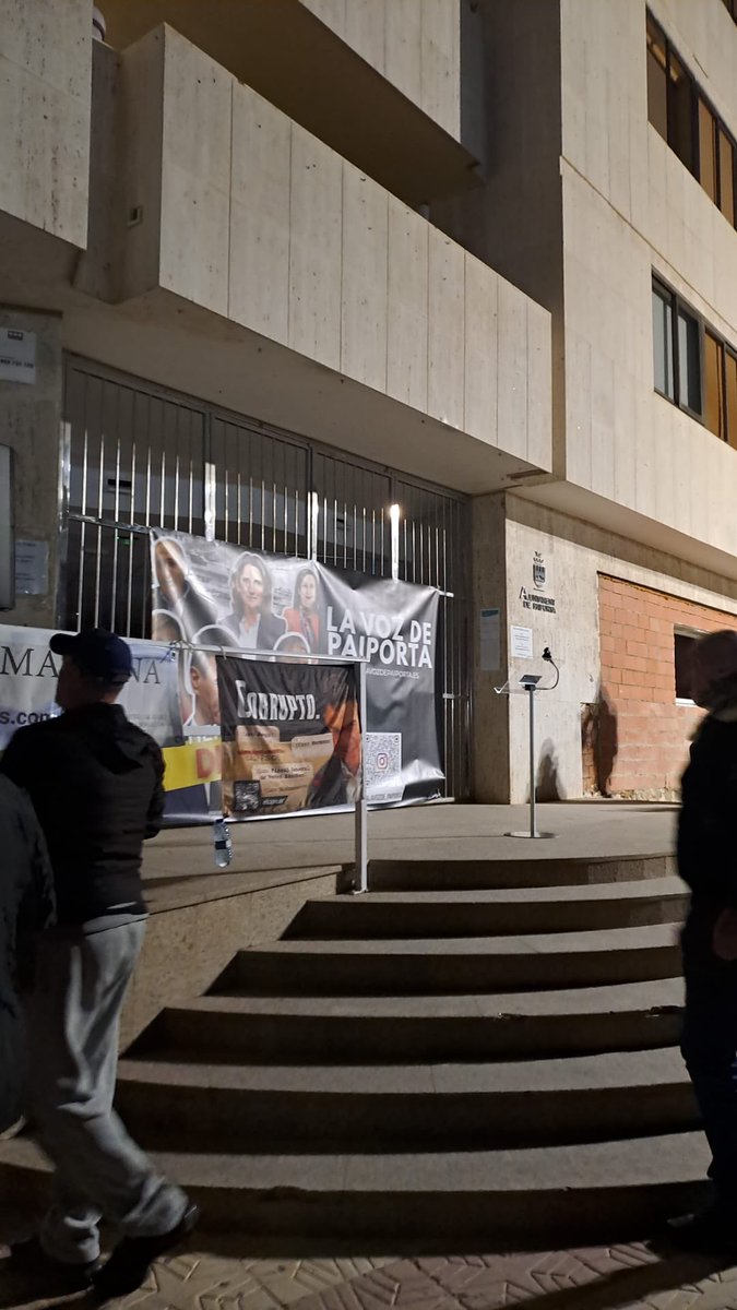 CristinaSegui's tweet image. Paiporta esta tarde! Estás también son víctimas. Pero había derecho de admisión de perjudicados el día que El Galgo vino a fingir un pseudo rito exculpatorio hace unos días.