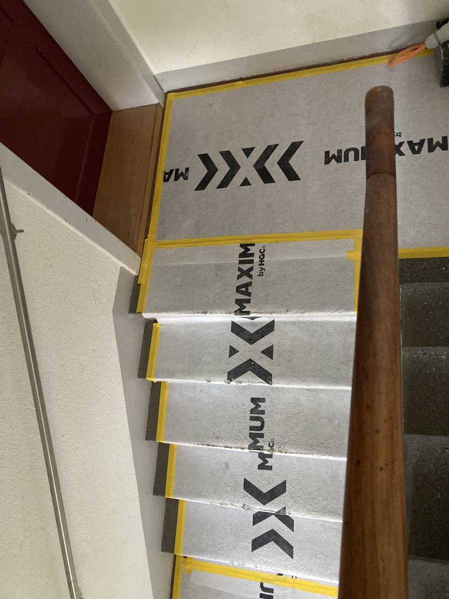 Olgaria_'s tweet photo. @MaximInvestiert Ich sehe Zeichnen in meinem Treppenhaus 🤣 https://t.co/HX4tL9Mnxs