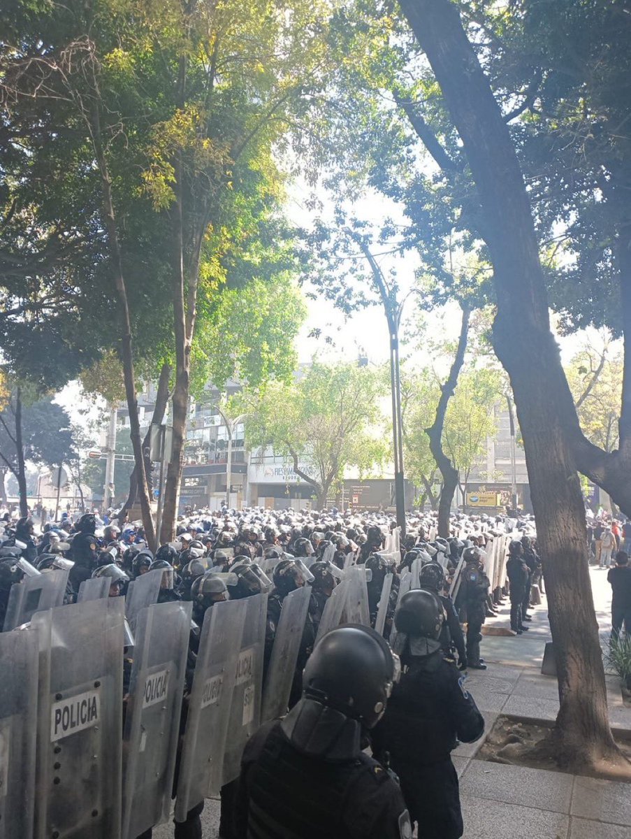 LuisCardenasMx's tweet image. 🖍️👉PONLE TÍTULO A LA IMAGEN🖼️