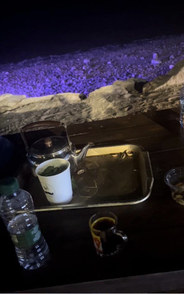 يقول البدر:
"يكفي إنه لو سألني كيف حالك
ييتسم حالي ولو ماني بطيب"

#الخميس_الونيسᅠ