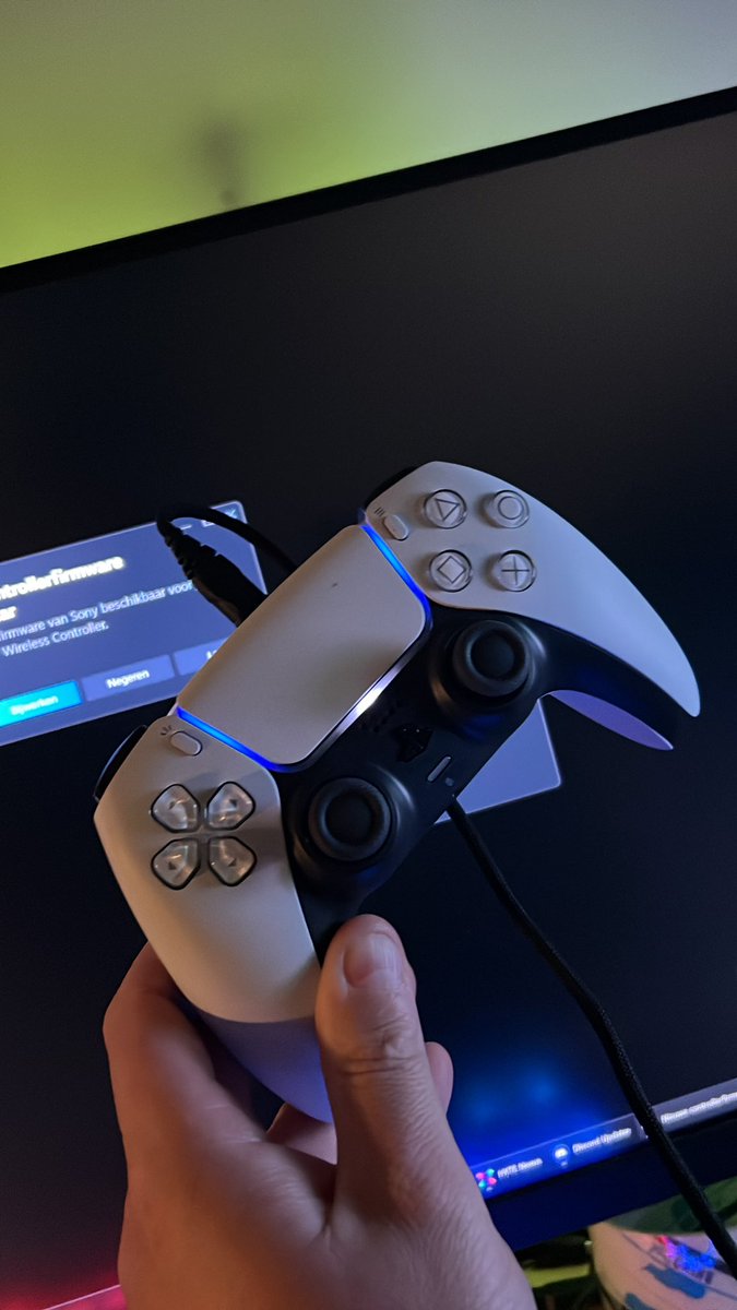 DarkControllers tweet media