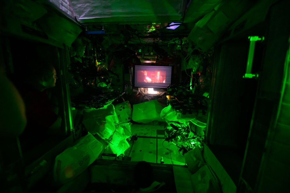 JonnyKimUSA's tweet image. We work hard on the @Space_Station, but we also like to relax together. Sometimes we do movie nights in space.