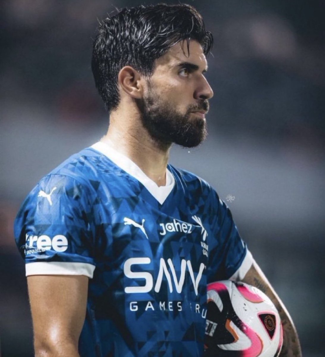 #نيفيز_يرفض_التجديد_مع_الهلال

الهلال هو من يصنع اللاعب الهلال لايتوقف على احد حضر من حضر وذهب من ذهب الهلال يبقى الزعيم 
رفضنا رونالدو بكأس العالم وفسخنا عقد نيمار ولم نتأثر بأحد نعم الهلال يحارب لكن يزداد قوة ويخسر الرهان منافسية نجومية نيفيز الان ستندثر اذا غادر الهلال