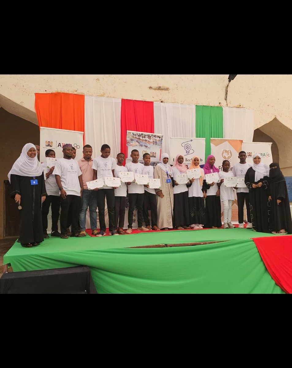 LatifaNoor5's tweet image. #TechMeetsCulture project was a time for students to showcase how Technology is so important during the #lamuculture . @LamuTechHub