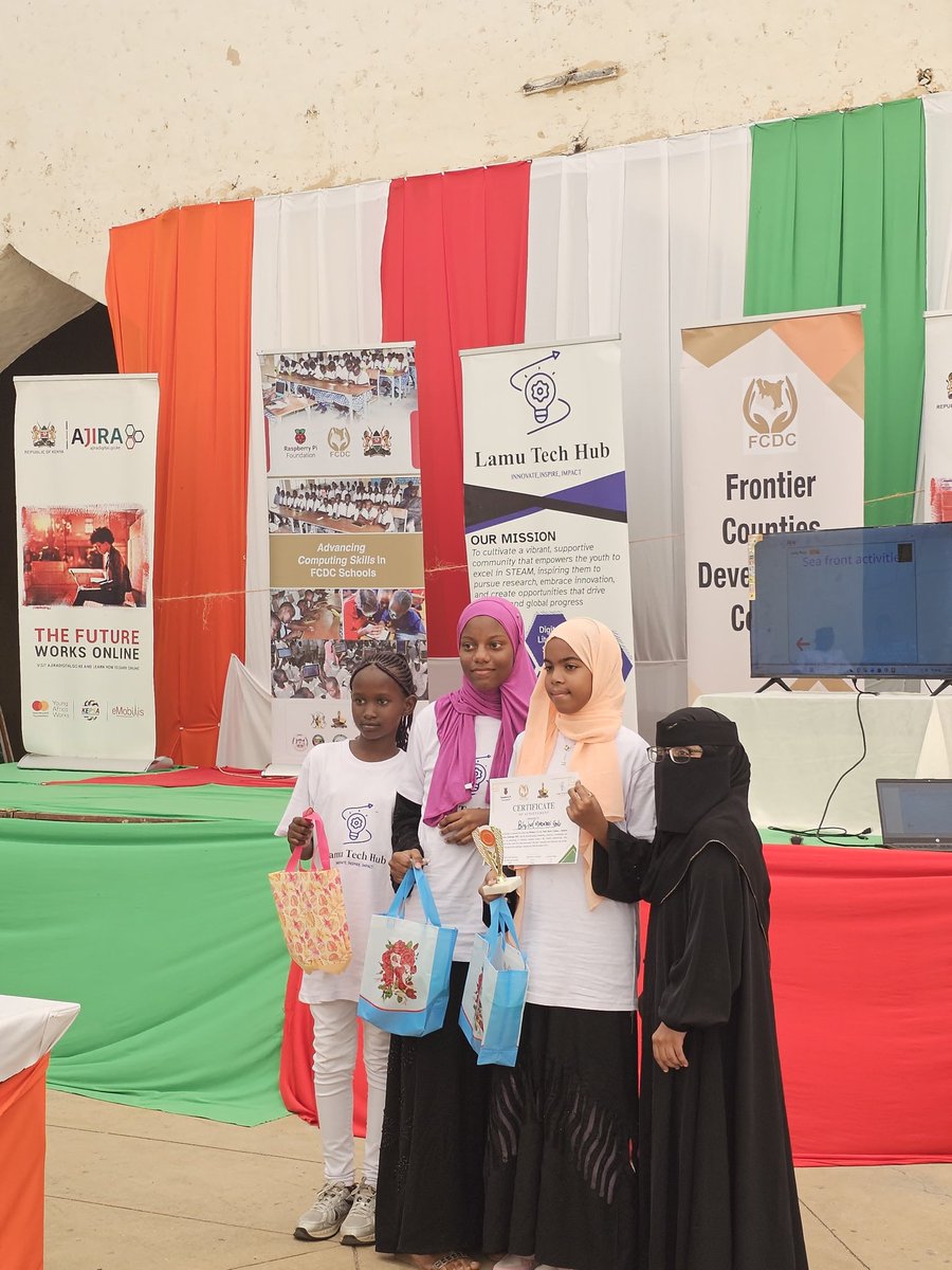 LatifaNoor5's tweet image. #TechMeetsCulture project was a time for students to showcase how Technology is so important during the #lamuculture . @LamuTechHub