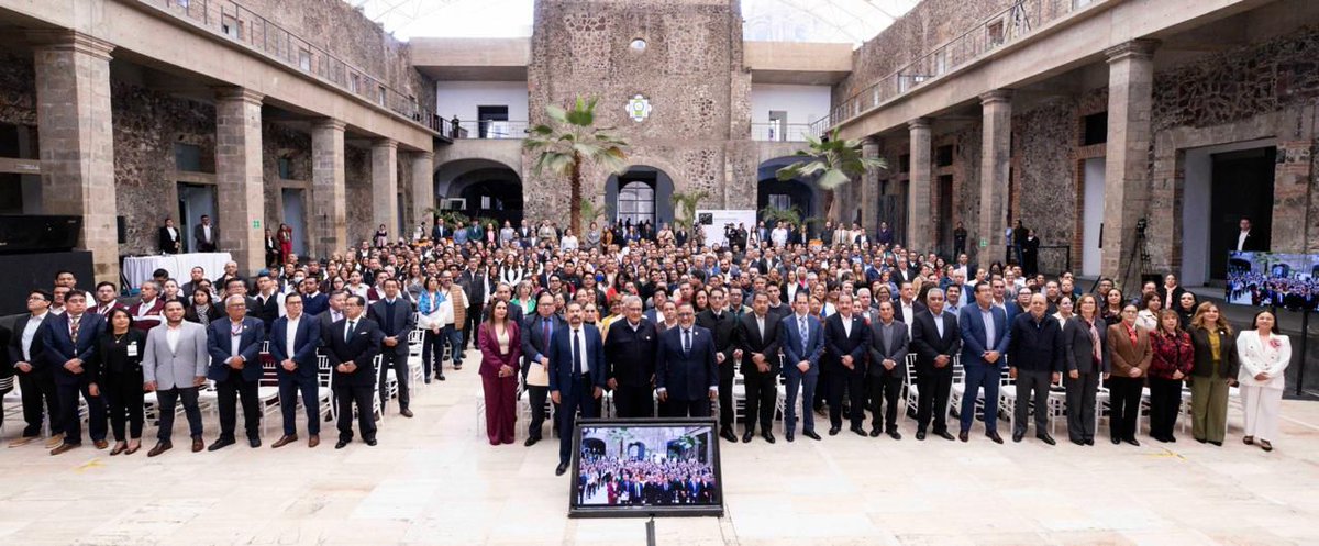 El #SNTE, la <a href="/SEP_mx/">SEP México</a> y el <a href="/ISSSTE_mx/">ISSSTE</a> iniciaron la Capacitación Nacional en Seguridad Social y Derechos Laborales para unificar trámites y criterios en todo el país 🇲🇽. El Mtro. Alfonso Cepeda Salas destacó que este avance beneficiará a los trabajadores del Estado 👩‍⚕️👨‍🏭✨.