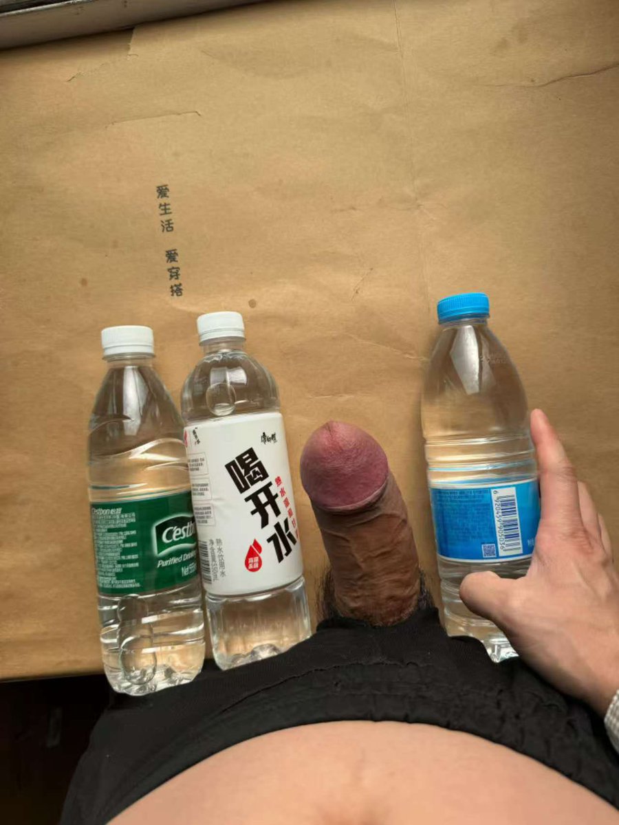 给一位粉丝大佬定制的卡牌
征得同意，现在公布给大家
压缩包在网盘里
三连之后私信我要密码就行
随便分享大佬的武器照片
随缘找夫妻和单女
pan.baidu.com/s/1xvCzr7AxXda…