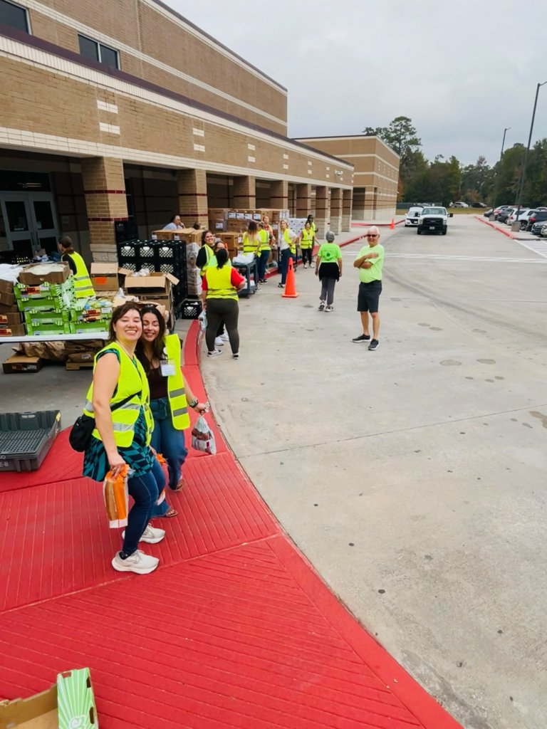 Grangerland Intermediate, in partnership with St. Anthony of Padua Catholic Church and Communities in Schools of East Texas, was proud to provide Thanksgiving meals to 119 of our families this week! 🧡🍂