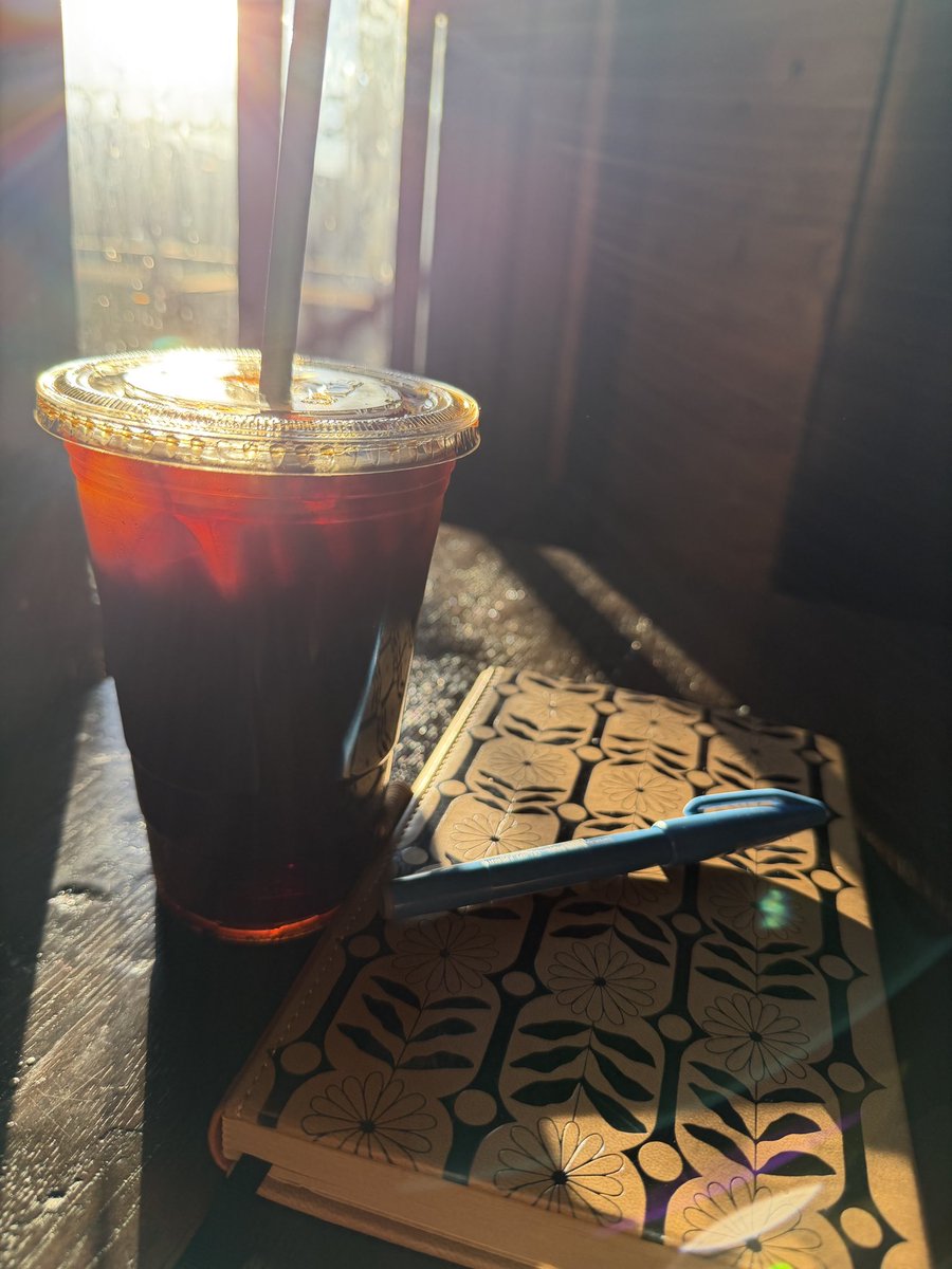 MattKurtzman's tweet photo. #journaling #coffeehouse #coldbrewcoffee #fall https://t.co/G4rdx81o4h