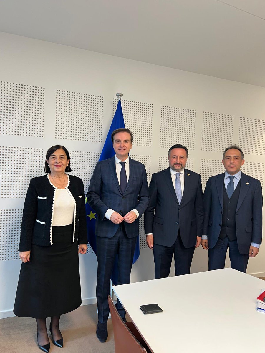 TBMM #Türkiye-#AB KPK heyetimizle;
EuronestPA Başkanı Sergey Lagodinsky,
Dış İlişkiler Komisyonu Başkan Yardımcısı Hana Jalloul Muro,
Bölgesel Kalkınma Komisyonu Üyesi Vladimir Prebilič,
Sivil Hürriyetler, Adalet ve İçişleri Komisyonu Üyesi Malik Azmani ile bir araya geldik.