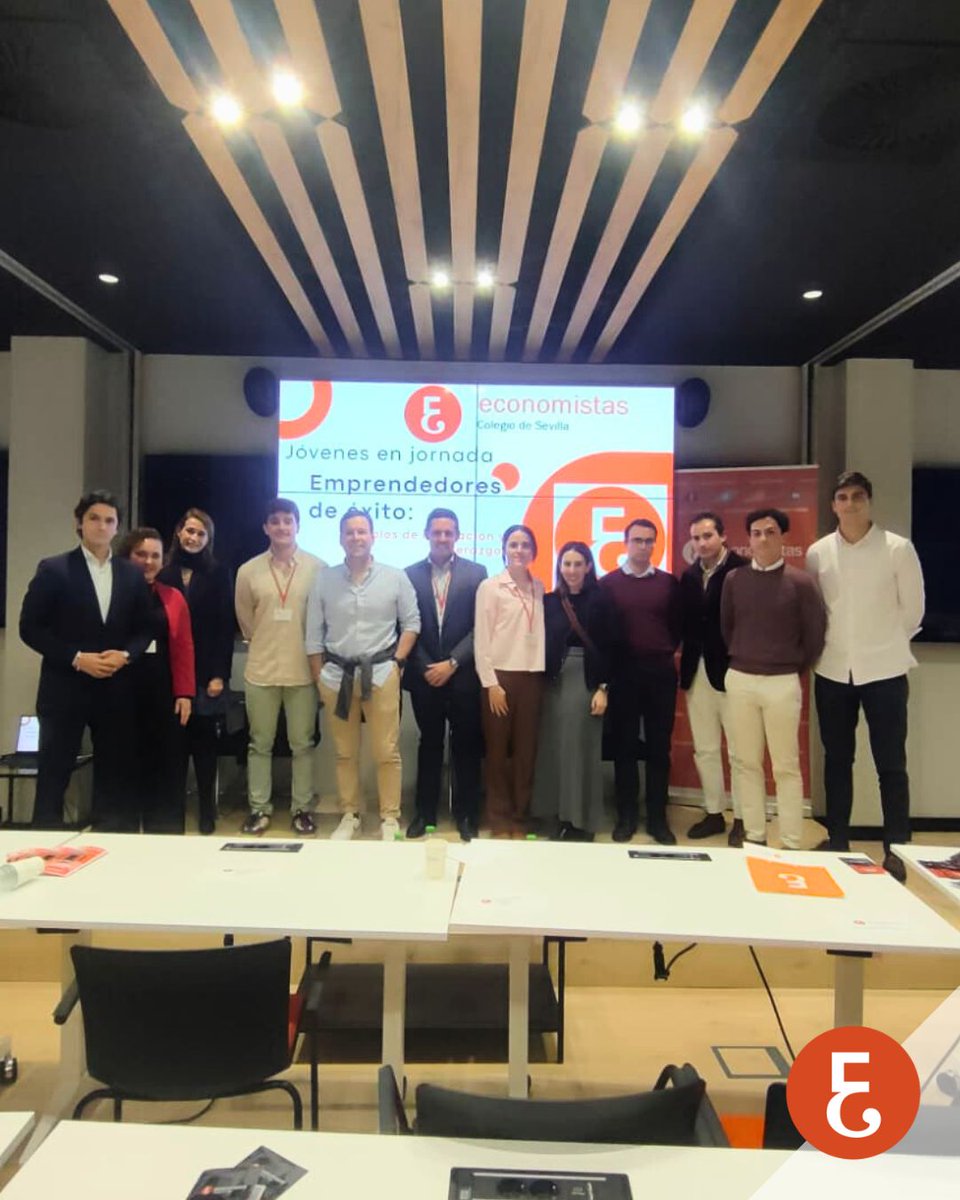EconomistasSE's tweet photo. 📸Foto de familia de la Comisión de Jóvenes Economistas de Sevilla.

Un equipo comprometido, dinámico y lleno de iniciativas que impulsa actividades, jornadas y espacios de conexión para apoyar a las nuevas generaciones de profesionales.

Gracias por su trabajo, energía y visión. https://t.co/R57RfFrCqq