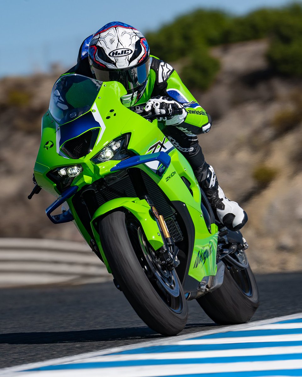 KawasakiUSA's tweet image. With a new cowl delivering aggressive styling and aerodynamic winglets for corner-carving grip, the 2026 Ninja ZX-10R is engineered to shatter lap times and expectations.

Unleash the new 2026 #NinjaZX10R at r.kawasaki.com/z6TEg72C. #PushTheLimit #NinjaLife #GoodTimes #Kawasaki