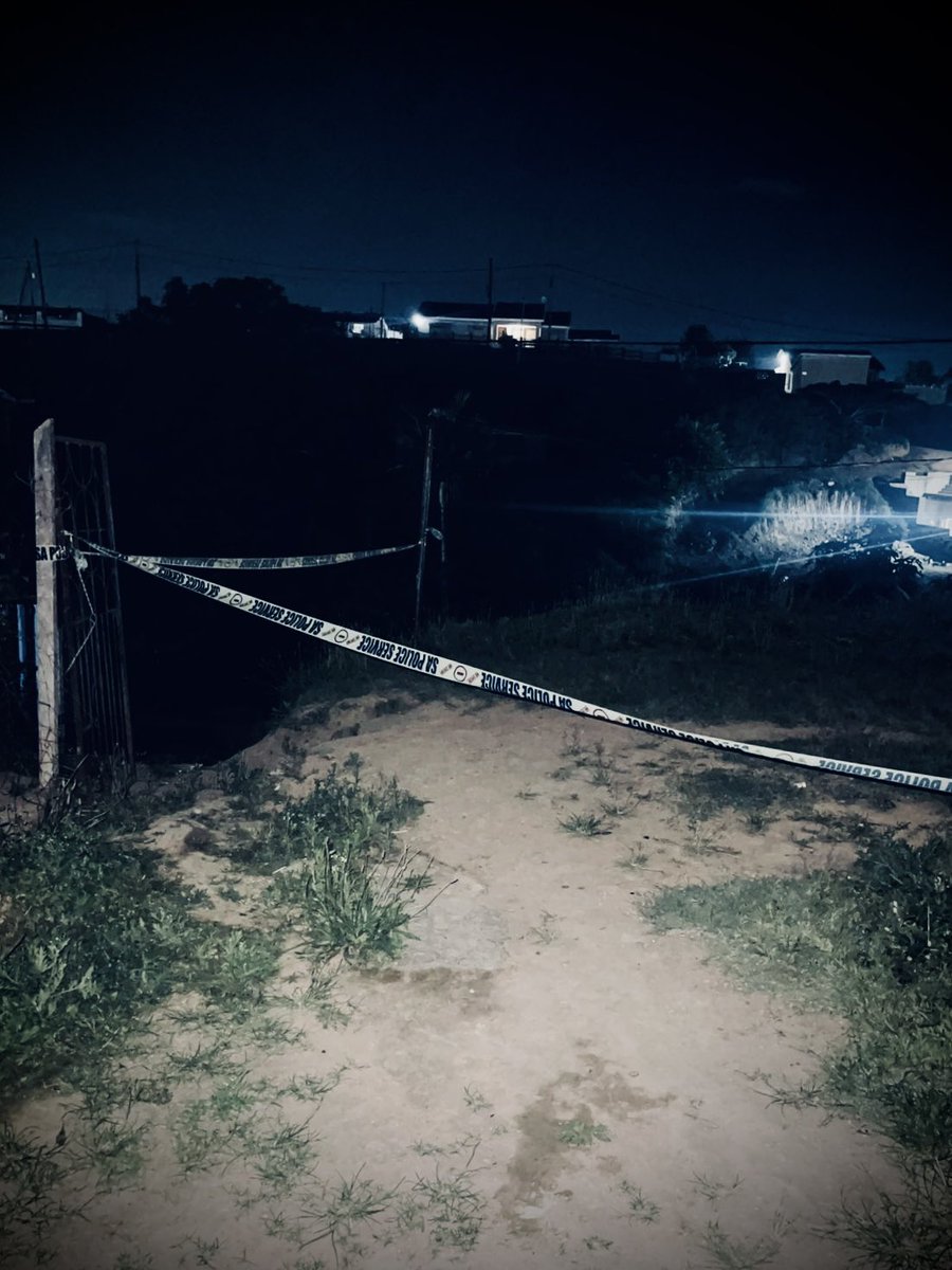 BREAKING NEWS | A wanted suspect - who disappeared while out on bail - has just been killed in a shootout with KZN police in Umlazi. 

Provincial Tracing Team officers, armed with a warrant of arrest, tracked him down to E section this evening. 

The man was being sought for