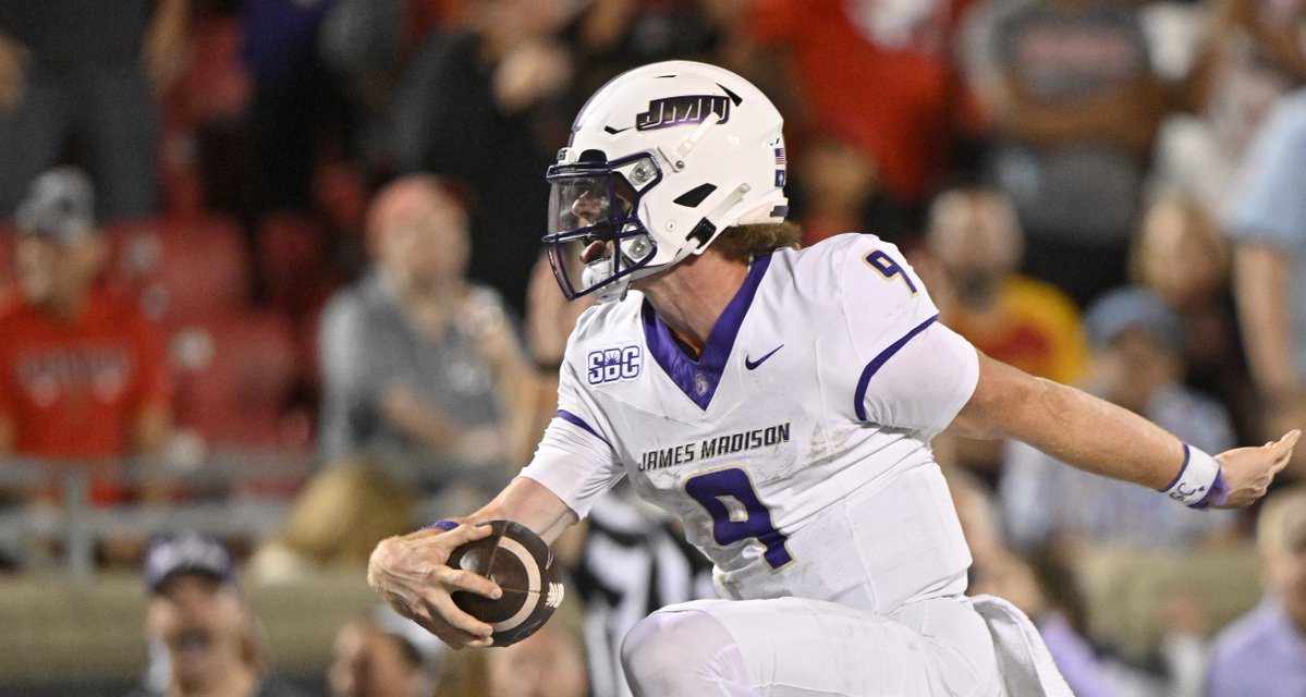 awfulannouncing's tweet image. Stop telling half of college football they don’t belong dlvr.it/TPNHdD