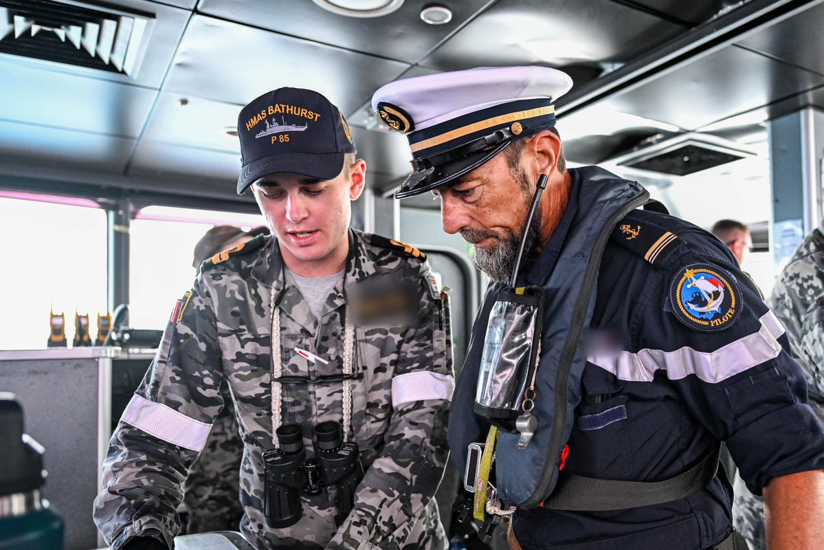 FrenchForces's tweet image. 📍Pacific Ocean | 🇦🇺 and 🇫🇷 navies training together 💪
 
⚓ Coordinating maneuvers between a 🇫🇷 frigate and an 🇦🇺 patrol vessel within the New Caledonian Exclusive Economic zone, with support from a 🇫🇷 Falcon Gardian aircraft.
 
🤝 Boarding and live-fire drills conducted between…