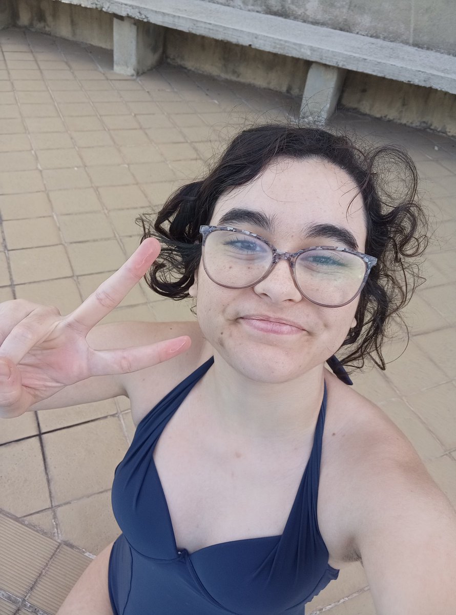 MiniMyorim's tweet image. Advinha quem foi o gênero fluido autista que conseguiu colocar o pé na água depois de ter uma crise de pânico e ficar com hipersensibilidade??

Eu!