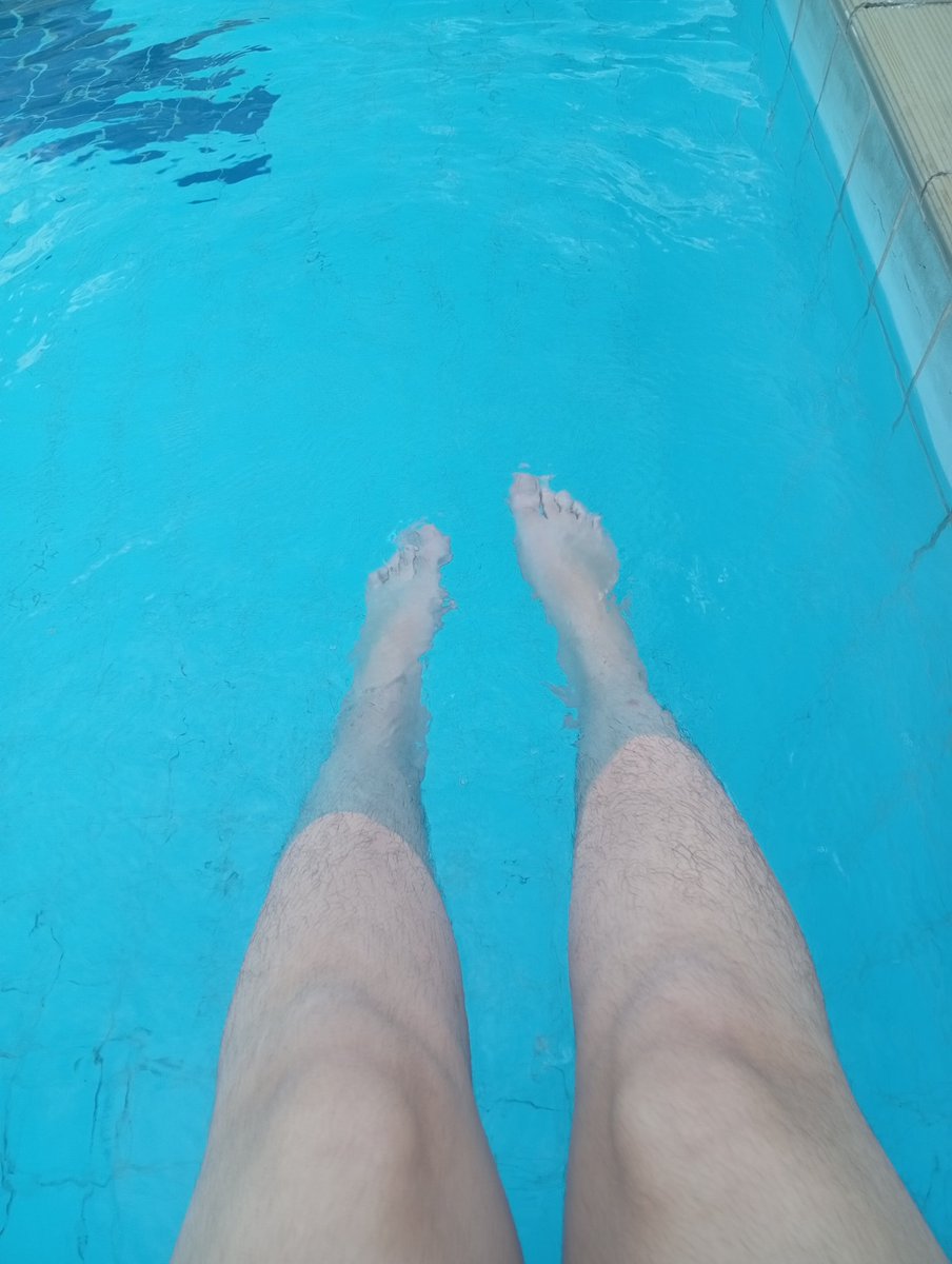 MiniMyorim's tweet image. Advinha quem foi o gênero fluido autista que conseguiu colocar o pé na água depois de ter uma crise de pânico e ficar com hipersensibilidade??

Eu!