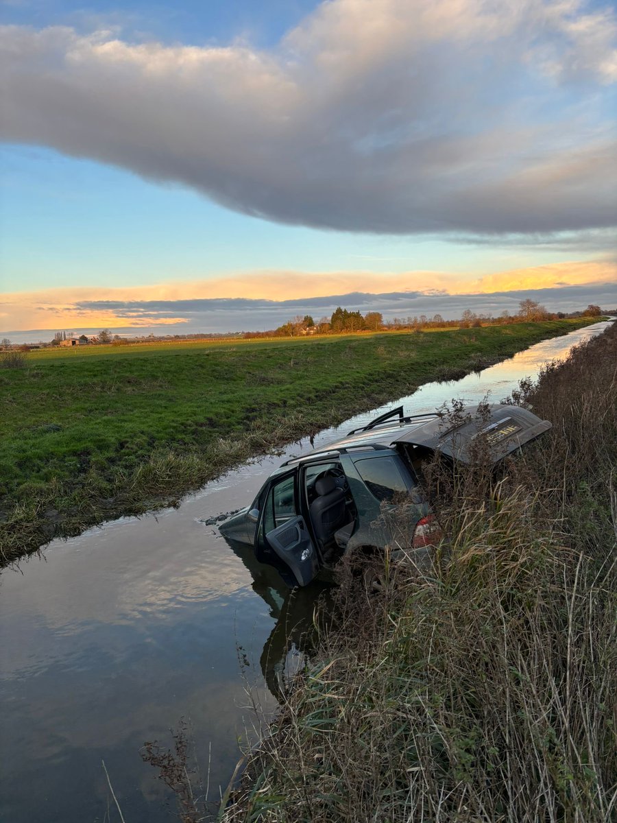 LincsRuralCrime's tweet photo. We have received numerous reports today of a green Mercedes ML involved in hare coursing and dangerous driving in the Tattershall Bridge area, Wrangle area and Anwick.  

The vehicle was later found abandoned after crashing into a dyke. 

#OpGalileo 
@nfumidlands 

1/2 https://t.co/k96AAUStuy