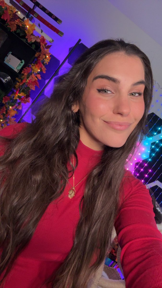 Live now❤️ it’s a rainy cozy day! Let’s listen to tunes 🎶

twitch.tv/staceyrpg