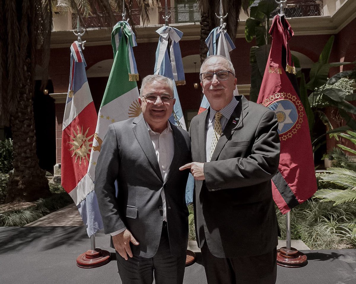 passalacquaok's tweet image. Más que fructífera y necesaria reunión con mis queridos colegas gobernadores en la 22° Asamblea del @nortegrande_ar en Santiago del Estero, donde planteamos la necesidad de encarar juntos las desigualdades históricas que afectan a nuestra región.

Desde Misiones reiteramos el…