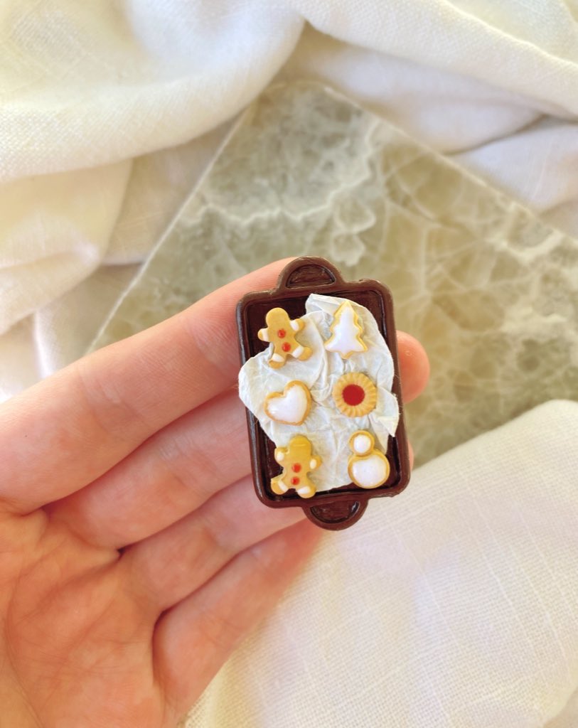 kyaabaird's tweet image. It’s tiiiiiiiiiime🎄✨

100 pairs of handmade earrings + 40 miniature magnets are now available.

Discount code BLACKFRIDAY saves you 30% @ checkout 

Only 10 bundle deals are stocked &amp;amp; you have the option for free gift wrapping

Thank you for shopping small this holiday season!