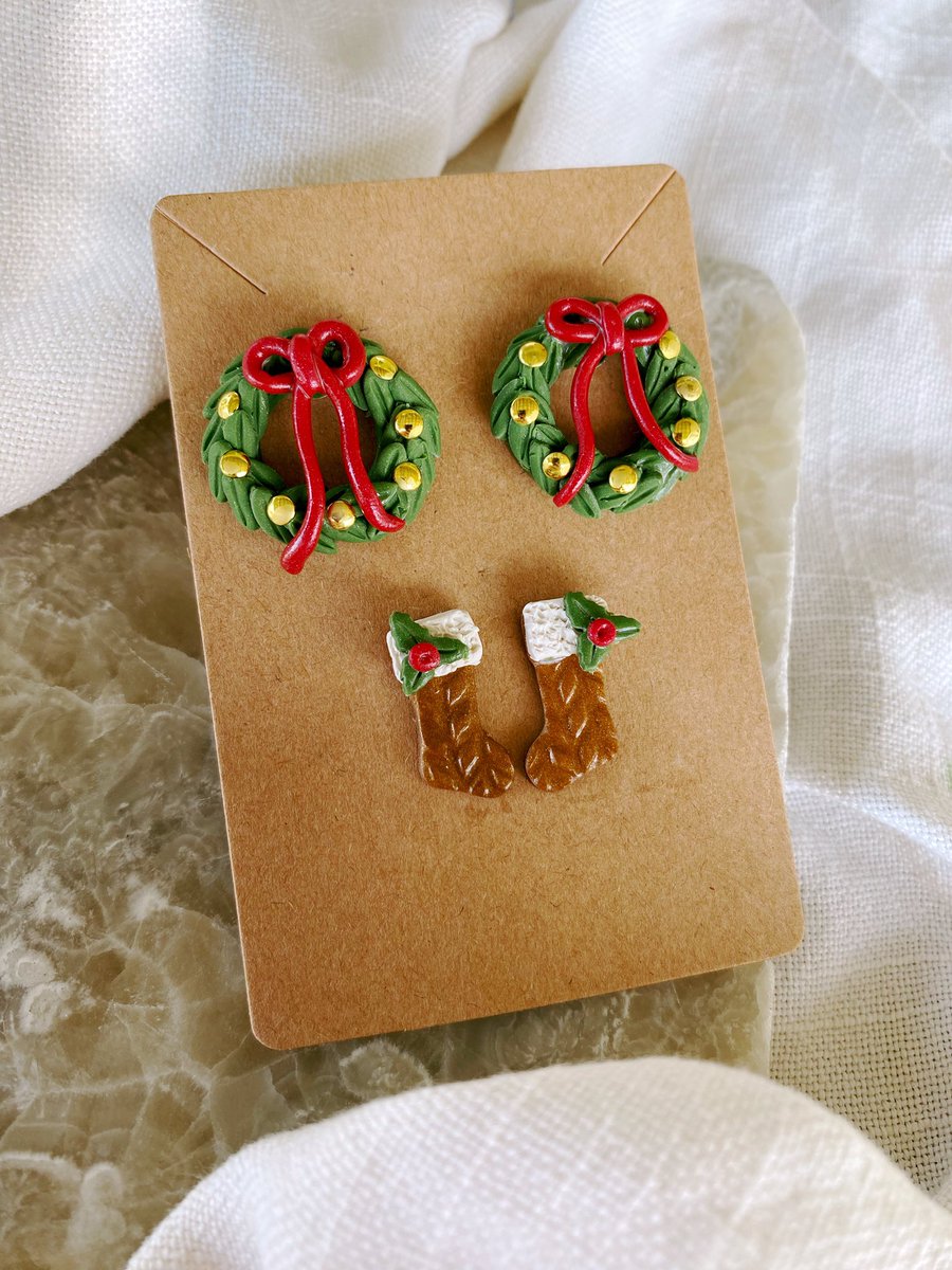 kyaabaird's tweet image. It’s tiiiiiiiiiime🎄✨

100 pairs of handmade earrings + 40 miniature magnets are now available.

Discount code BLACKFRIDAY saves you 30% @ checkout 

Only 10 bundle deals are stocked &amp;amp; you have the option for free gift wrapping

Thank you for shopping small this holiday season!