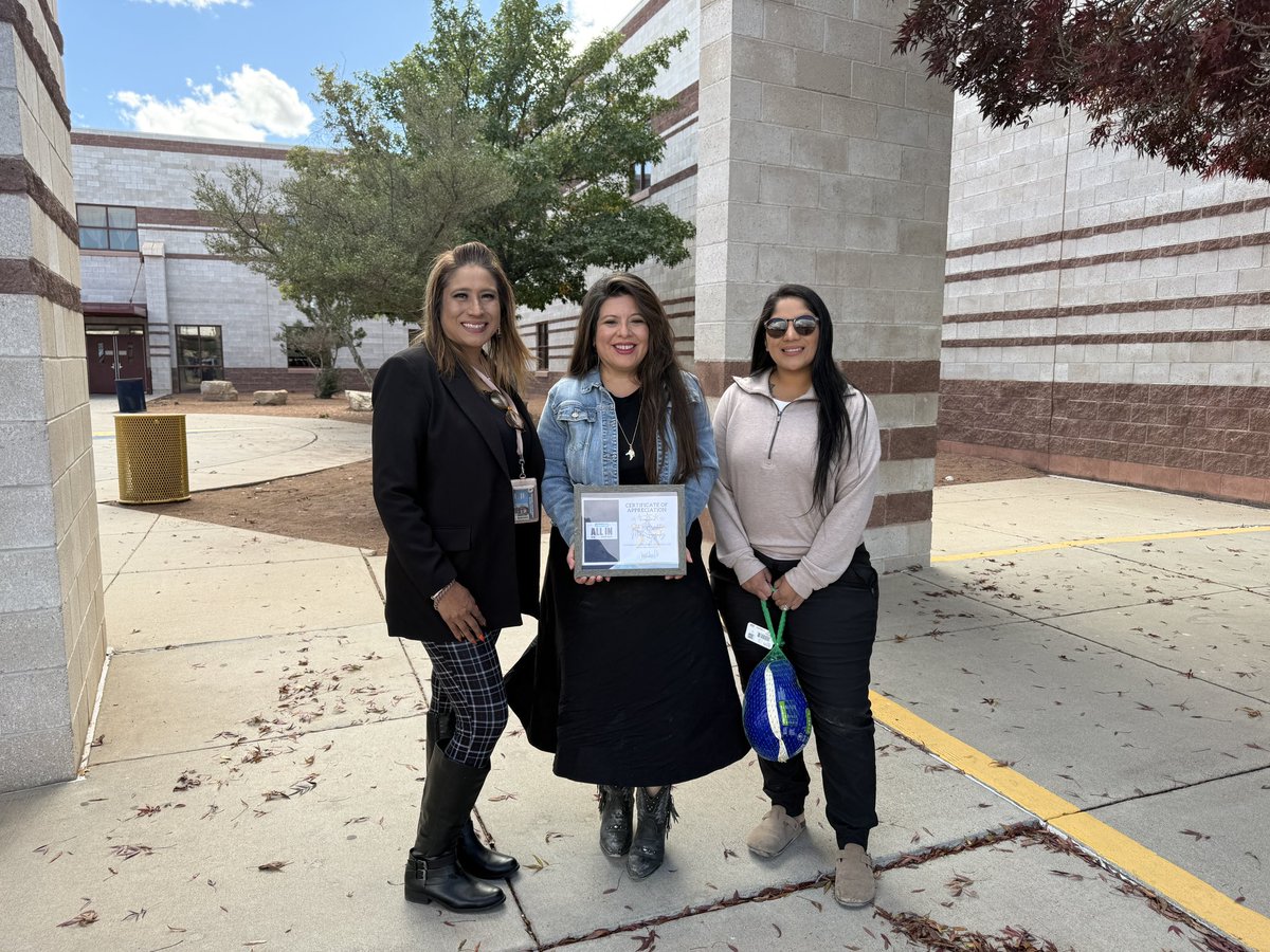 SRMS_Generals's tweet image. Thank you to @RepMaryGonzalez for the generous donations of turkeys to complete our holiday basket drive!  The work you do with our Generals community is invaluable! 💙💛🙏🏼 #TeamSISD @SocorroISD @ICastillo_SRMS