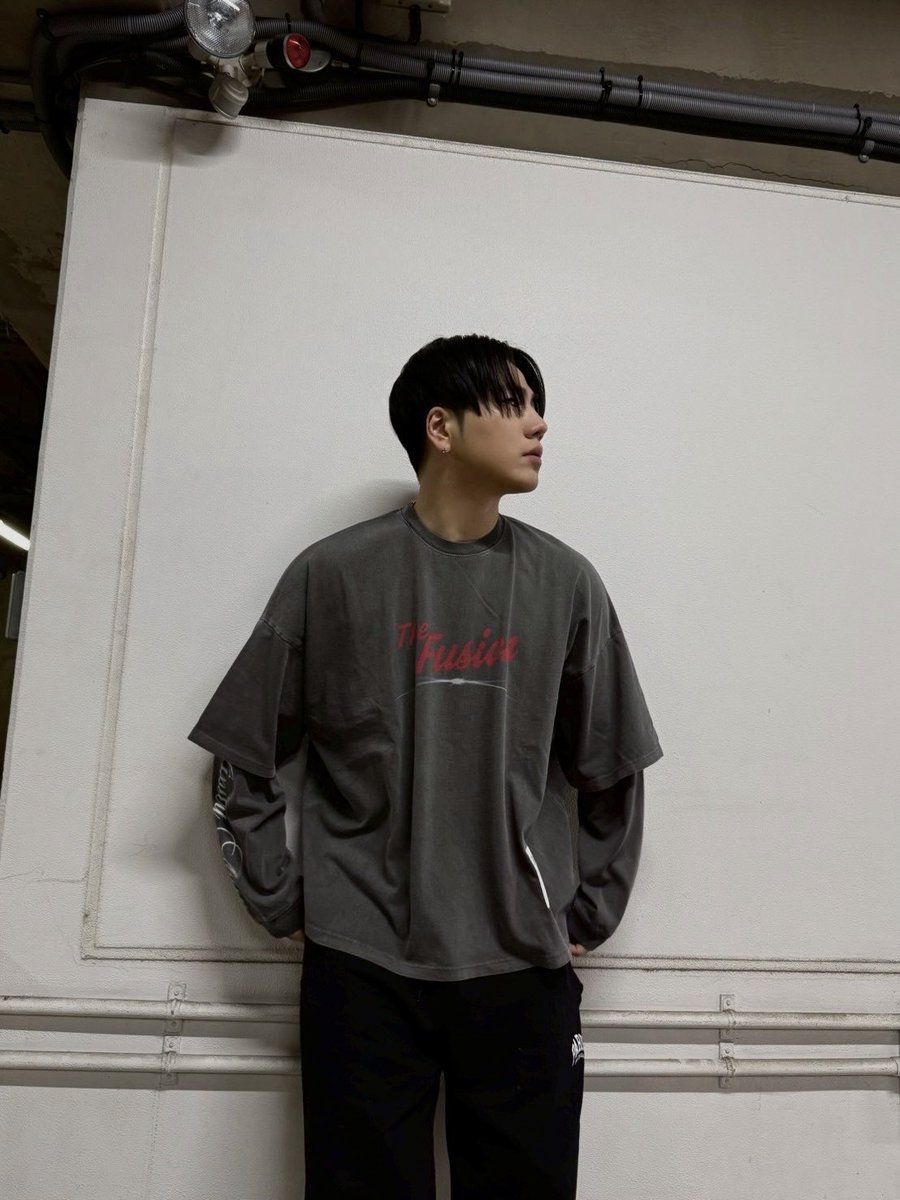 ØMI INFINITY MOON LS Tee ~THE FUSION~ TOUR GOODS着用写真 - 𝙄𝙉𝙁𝙄𝙉𝙄𝙏𝙔 𝙈𝙊𝙊𝙉 𝙇𝙎 𝙏𝙚𝙚