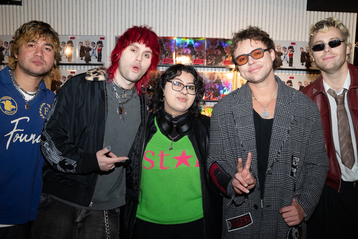 ★ ria ★ tweet media