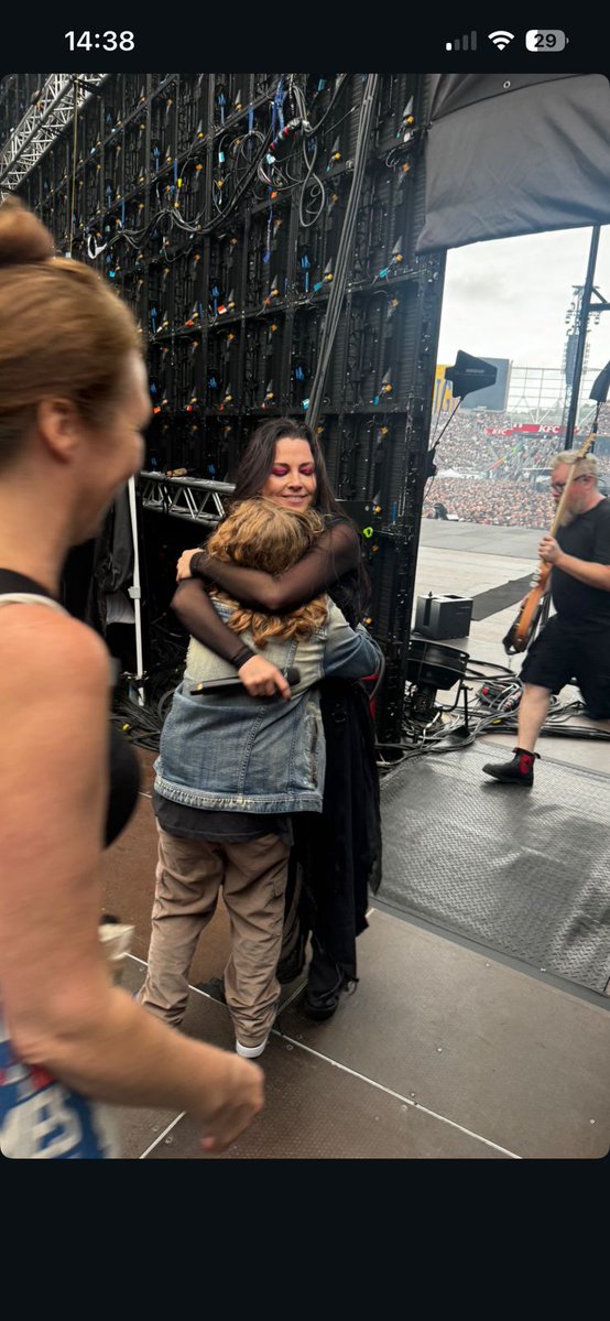 alohafernandes's tweet image. imagina ser filho da evanescence