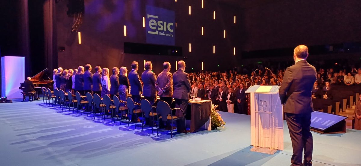 esiczaragoza's tweet photo. 🤝 Detrás de cada premio hay un jurado excepcional. Gracias al comité de expertos que ha hecho posible una selección de los #PremiosASTER ESIC Aragón 2025.

🌟 ¡Su experiencia es garantía de calidad y prestigio!

#GraduacionESIC #ESICAragon https://t.co/vFqbWtRBgW