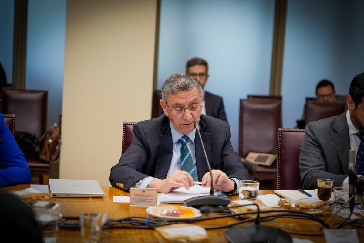 ¡Avances legislativos! 

Comisión de Constitución del <a href="/Senado_Chile/">Senado Chile</a> aprobó en general el proyecto de ley que reforma al sistema de nombramientos judiciales ⚖️

En la instancia, el ministro de Justicia y Derechos Humanos, Jaime Gajardo Falcón, destacó la relevancia de este avance