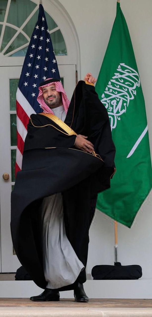 <a href="/saudpoet/">سعود بن عبدالله</a> نوخ ذلول المجد واحكم رسنها

صح لسانك سمو الامير سعود أبداع متكرر ،
بيت يصف حال عمل وجهد سيدي الملهم الامير محمد بن سلمان ال سعود نعيش تسارع عظيم بين صفوف دول العالم على جميع الأصعدة نعم هذا وطني وهذي هي المملكة العربية السعودية العظيمة  قيادات حريصة قيادات حكيمة تجعل من الصعب سهل