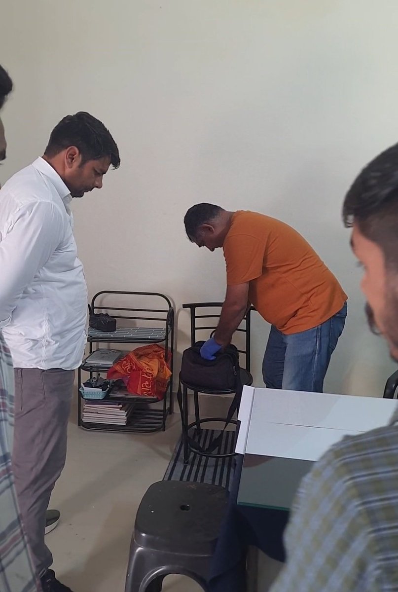 ErAnkitGill's tweet image. 14/09/25 को चोरी की शिकायत करते हैं फिर FSCL Team भी 14/09 को आती है लेकिन IO 18/09/25 को कैसे बोल रहा हैं शिकायत कर्ता 18/09/25को आया❓ @opsinghips @police_haryana @cmohry TADA सरकारी ख़र्च मनमानी महकमा सब भाईभाई है चुप रहना सही है #trackdown जानमाल की सुरक्षा के लिए कहा जाए❓🤫