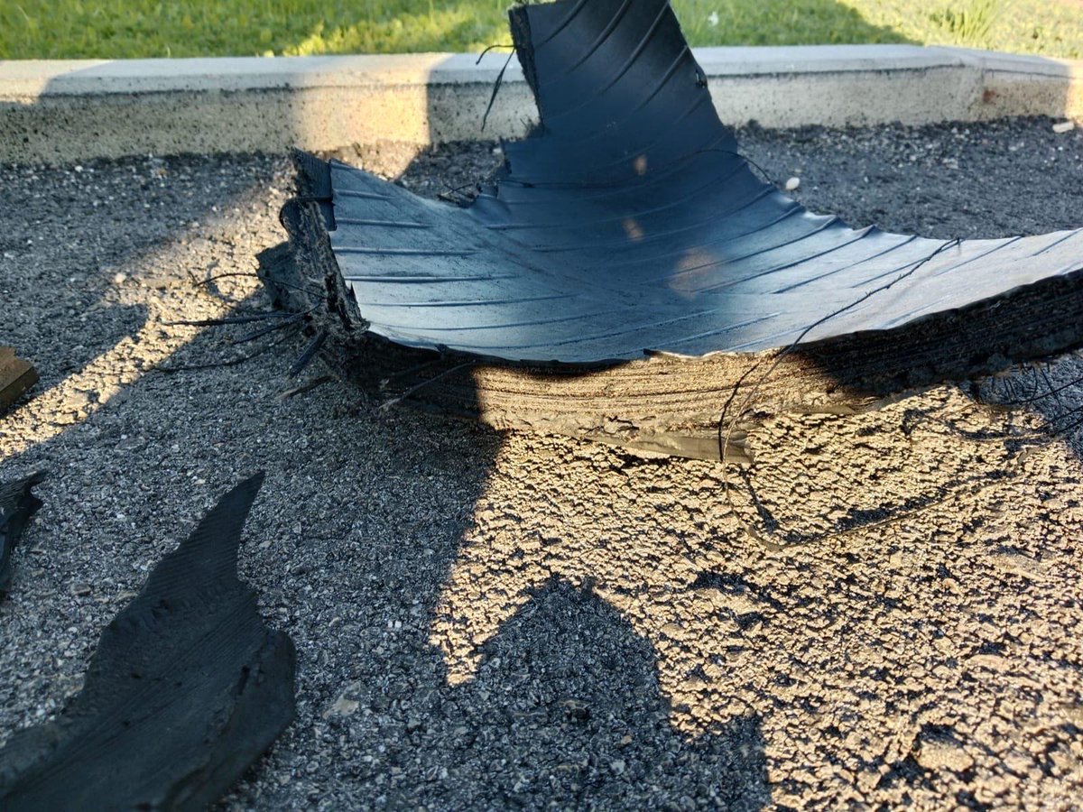 ivancp25's tweet image. #IncidenteAéreo hoy de un #Boeing737 de #Ryanair que despegaba del Aeropuerto de #Sevilla San Pablo (LEZL 🇪🇸) rumbo a #Marrakech. 187 ocupantes. Tras despegar, reventón en algún neumático. La tripu decide regresar de emergencia a LEZL. Hay vuelos desviados. Sin heridos. 20-11-25