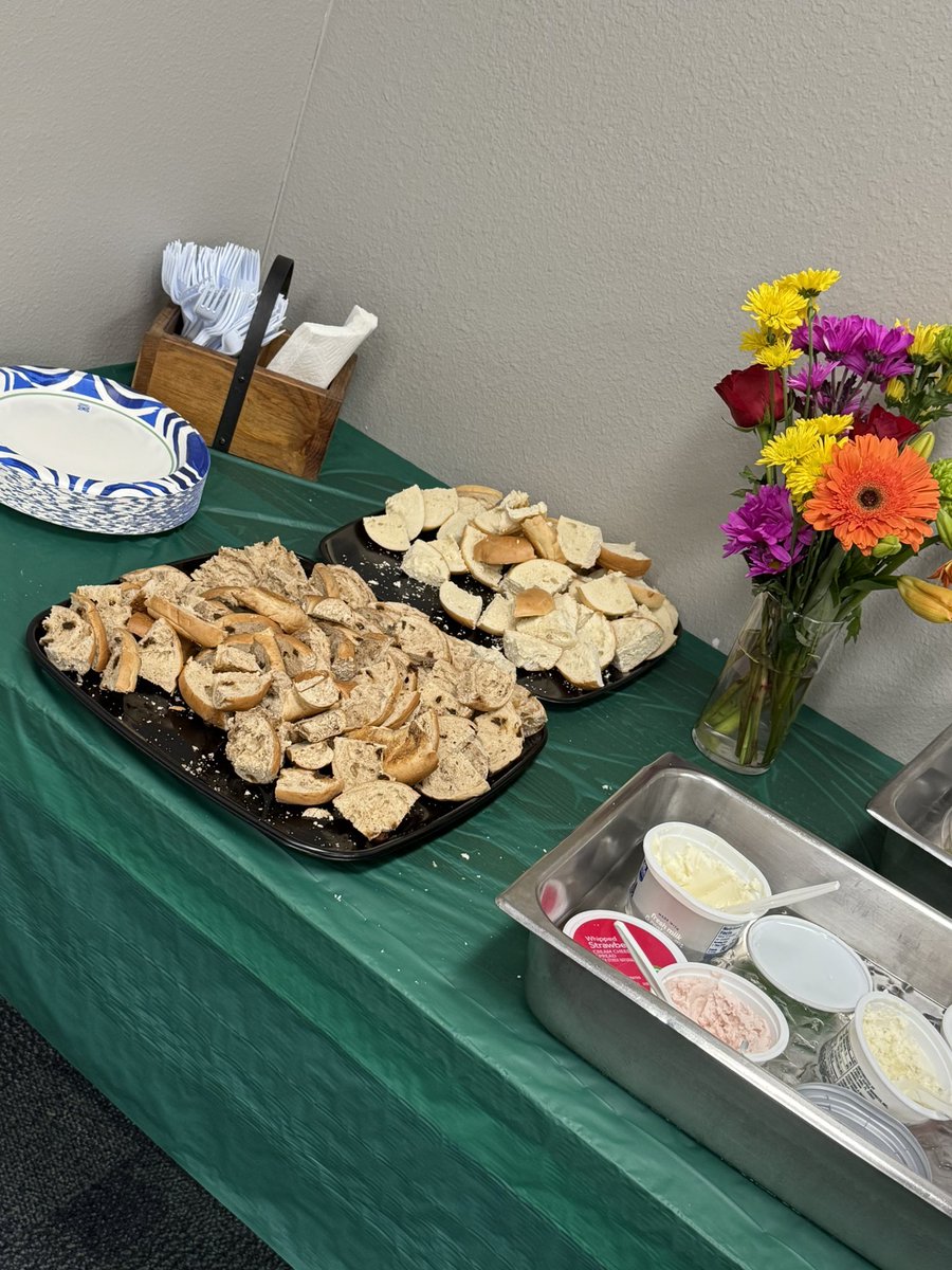 WalkerMiddleIB's tweet image. What a great day! Our community showed up for our students! Thank you to over 50 guests for speaking to our students for Great American Teach In! 🐺💚 #Inquirer #Knowledgeable @HillsboroughSch @iborganization