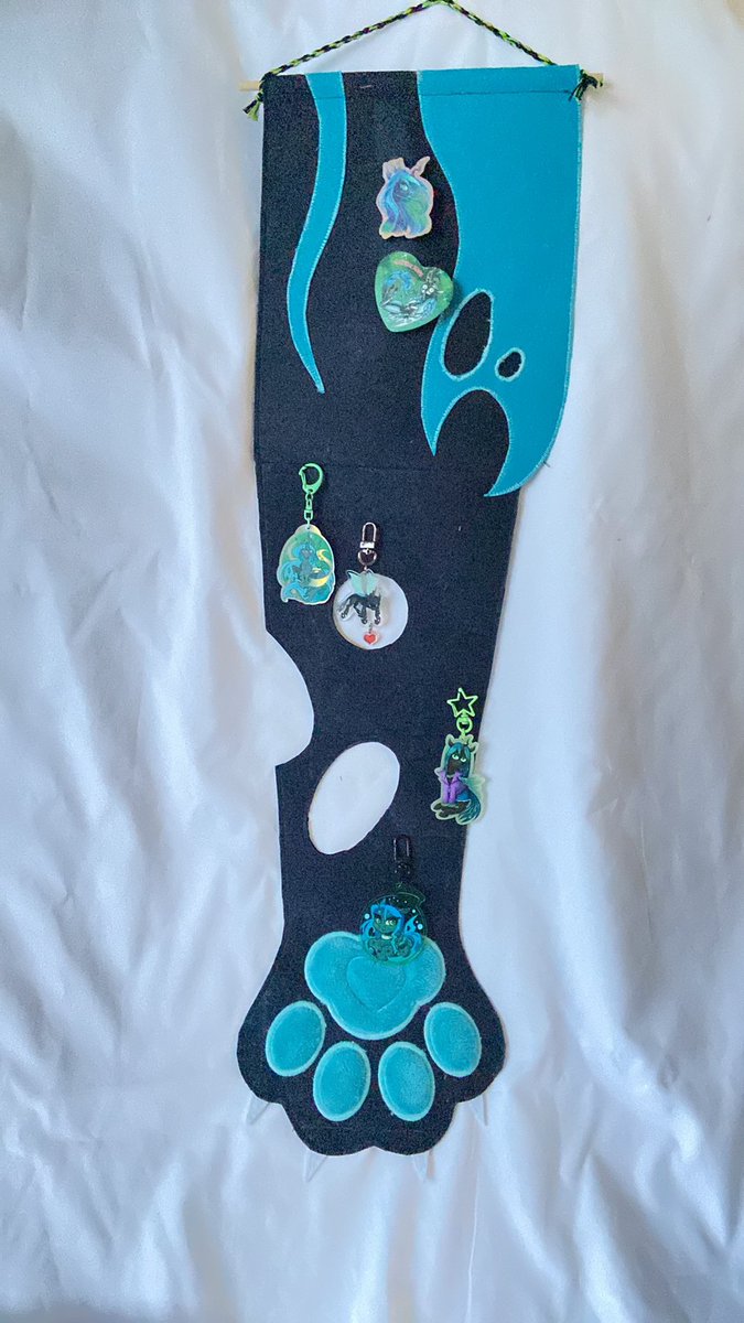 Naked_Skull's tweet image. #QueenChrysalis #pin #paw