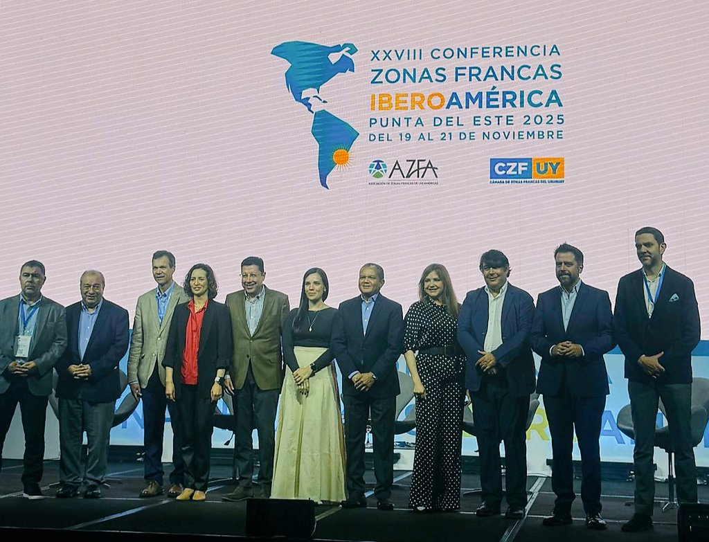 ZFCadiz's tweet image. Cádiz será sede de la XXIX Conferencia de Zonas Francas Iberoamericanas. 👏👏

Desde Uruguay, @Fran_Gonzalez_P ha agradecido a la @asociacionZFA la designación, destacando el reconocimiento que supone al trabajo del Consorcio en torno a la #internacionalización y la #EconomíaAzul