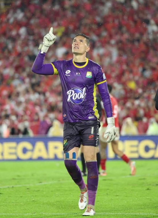 🌎🏆"NO he tenido contacto con la Federación, uno como jugador siempre sueña con poder llegar al mundial 2026"

🎙️Aldair Quintana, arquero de Atlético Bucaramanga, en #ElVbarCaracol 

📻🔥Siga la entrevista EN VIVO, aquí: acortar.link/V65aEo