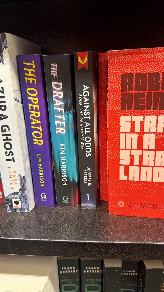 jeffery_haskell's tweet image. More pics in the wild! Thank you @AndNobles and @AethonBooks 

Being next to RAH on the shelf is just... insane.