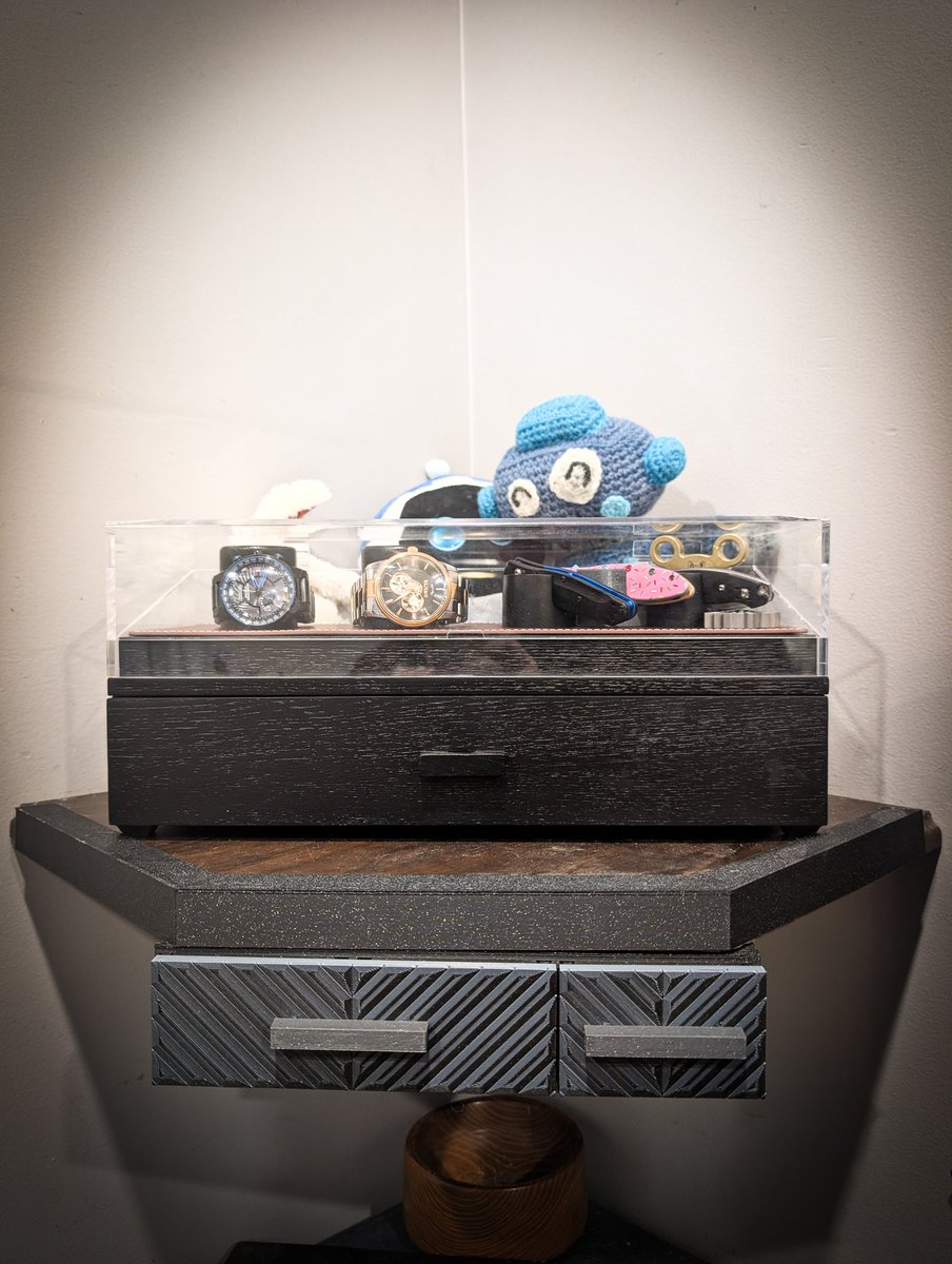 The <a href="/Polymaker_3D/">Polymaker</a> Ying-Yang is a filament I've struggled to find a good use for, until now.  The <a href="/jerrari3D/">Joey @ Jerrari3D</a> GEN3 Drawers with the Chevron Decor fronts.