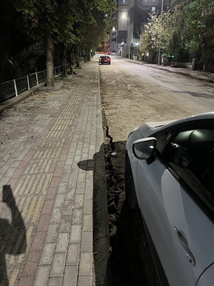 AbdullahSenkaya's tweet photo. Bir de akşam fotoğrafı yükleyeyim. 
2025/218248 kayıt numaralı DİĞER - ULAŞIM HİZMETLERİ MD. konulu başvurunuza ilgili Müdürlüğümüz tarafından KONU İNCELENMİŞ, PROGRAM DAHİLİNDE YAPILACAĞI BİLGİSİ ALINMIŞTIR. 2 aydan fazla oldu sokağın hali!
@NiluferBel 
@SadiOzdmr https://t.co/ADWKK84s16
