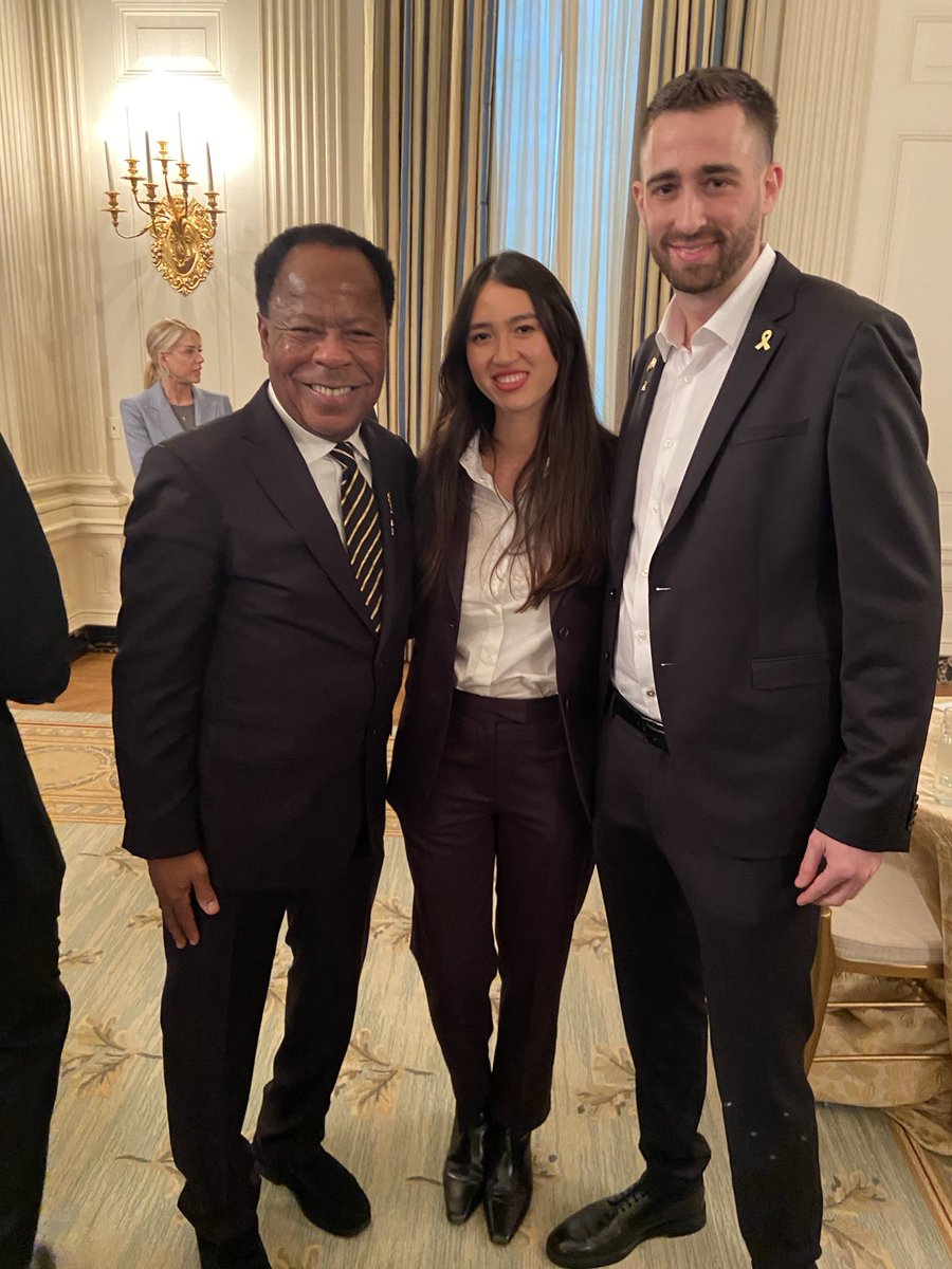 LeoTerrellDOJ's tweet image. As POTUS said, all the former hostages and their families are HEROES! Love you all!!

⁦@realDonaldTrump⁩ ⁦@AGPamBondi⁩ ⁦@ChadGilmartinCA⁩ ⁦@GatesMcgavick⁩