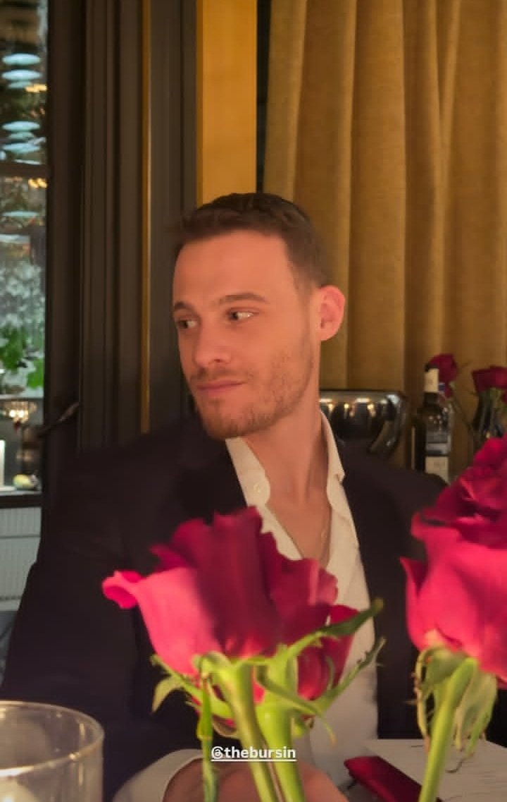 Nunziatrn's tweet photo. Grazie Inan 🥹
Sempre più buie le riprese 🤦🏻♀️
#montblanc #rotap dinner
#KeremBürsin 🌹 https://t.co/jSz4uuLnWb