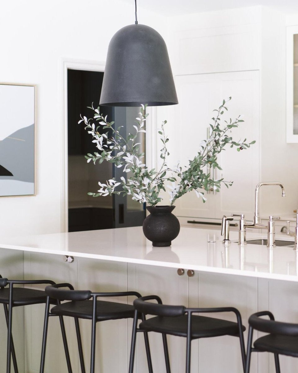 CosentinoCanada's tweet photo. The Brock Residence by #byjutestudios blends clean lines with thoughtful detail. Silestone countertops bring both durability and sophistication, perfectly balancing beauty and function in this modern kitchen. https://t.co/LtyleNSdMb